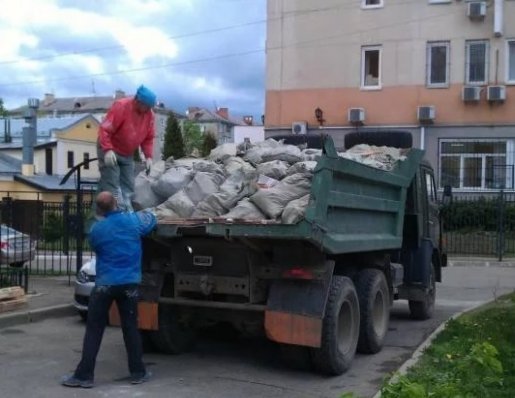 Вывоз строительного мусора (самосвалы, газели). Грузчики стоимость услуг и где заказать - Омск