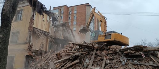 Промышленный снос и демонтаж зданий спецтехникой стоимость услуг и где заказать - Омск