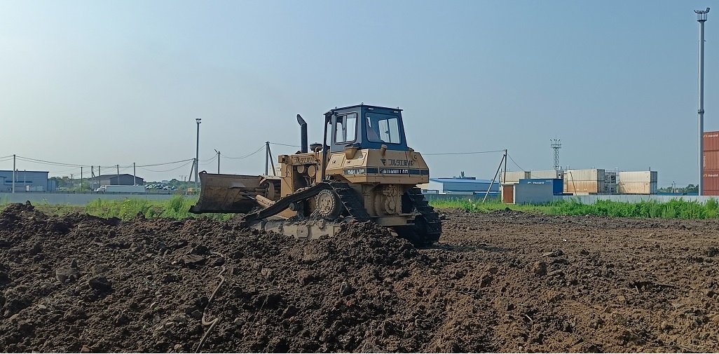 Услуги по рытью котлованов в Тюкалинске Бульдозер и экскватор роют и копают котлованы в Тюкалинске